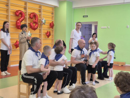 День Защитника Отечества в средних группах День Защитника Отечества в средних группах.